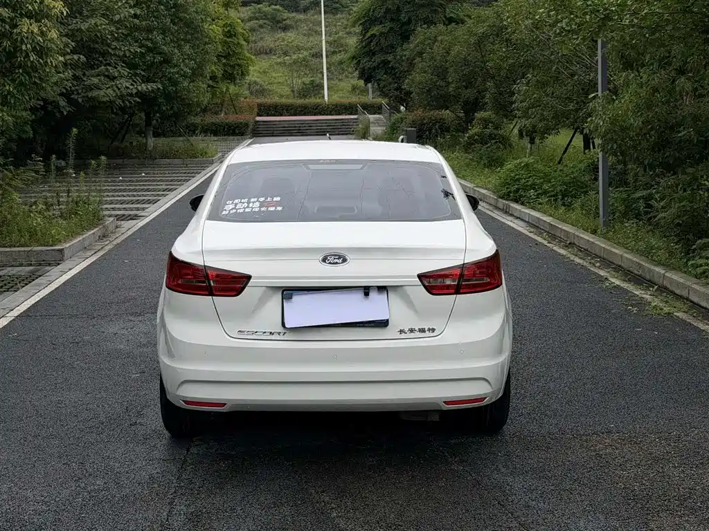Ford Escort 2015