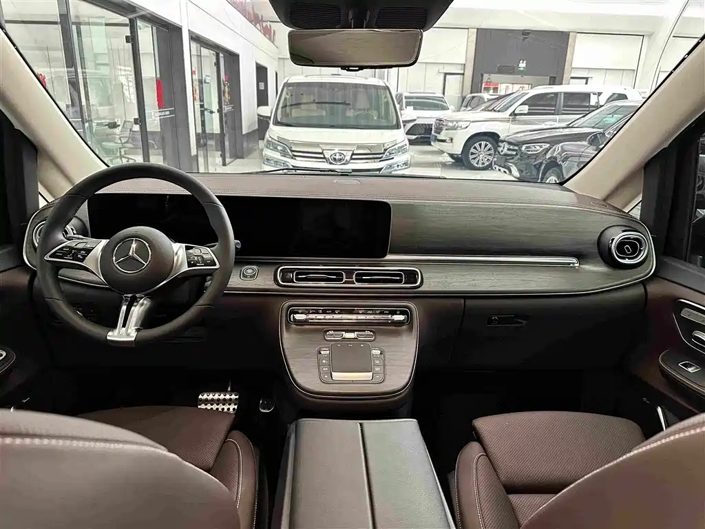 Mercedes-Benz V-Class 2025 — фото 19