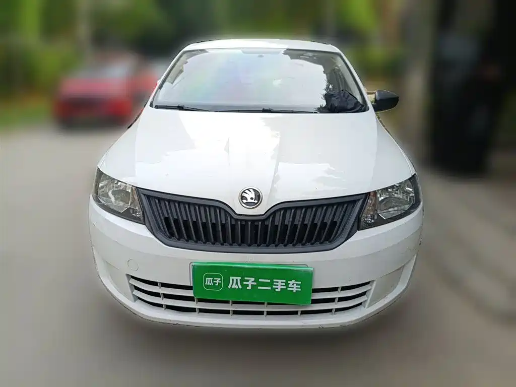 Skoda Rapid 2017 — фото 23