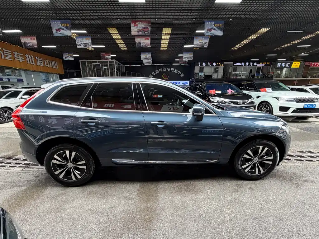 Volvo XC60 2022 — фото 6