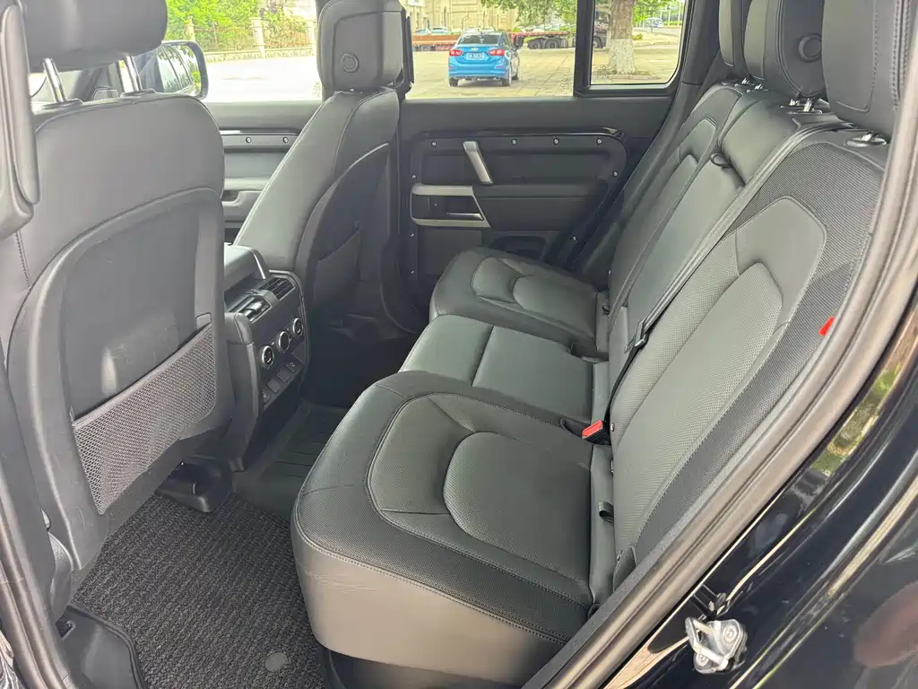 Land Rover Defender 2022