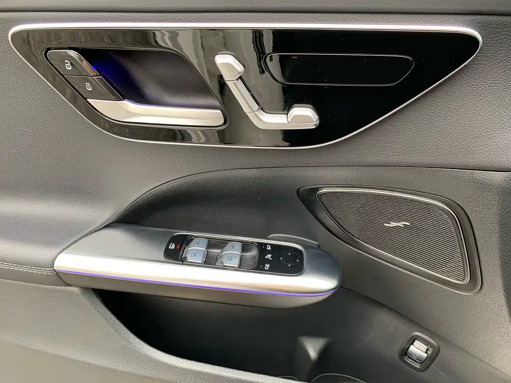 Mercedes-Benz C-Class 2024 — фото 18