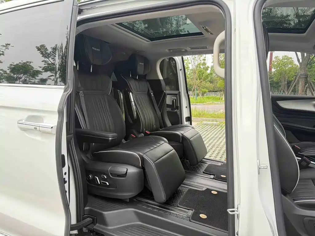 Roewe iMAX8 2021