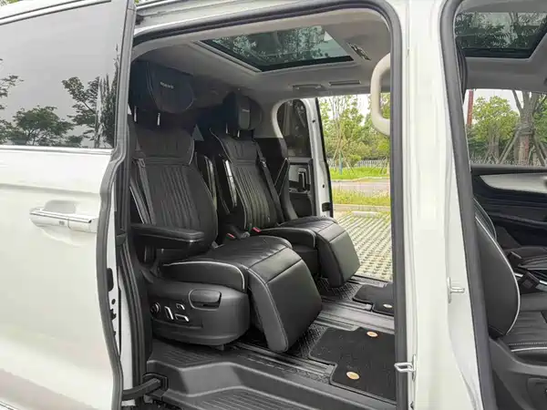 Roewe iMAX8 2021