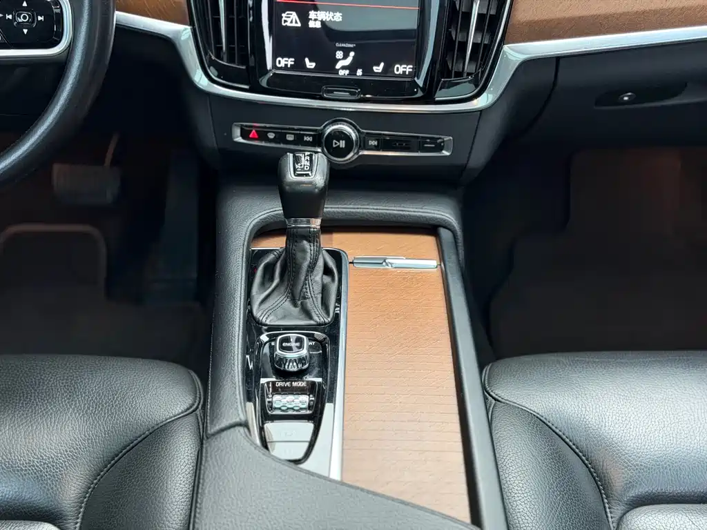Volvo S90 2017 — фото 22