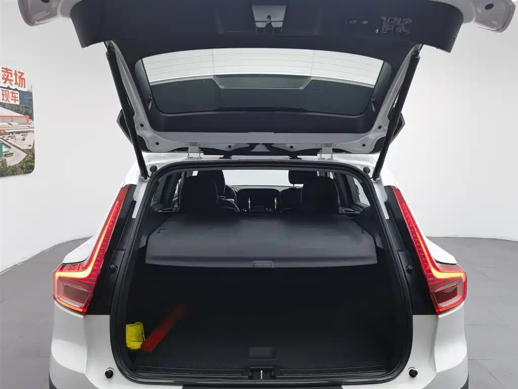 Volvo XC40 2020 — фото 16