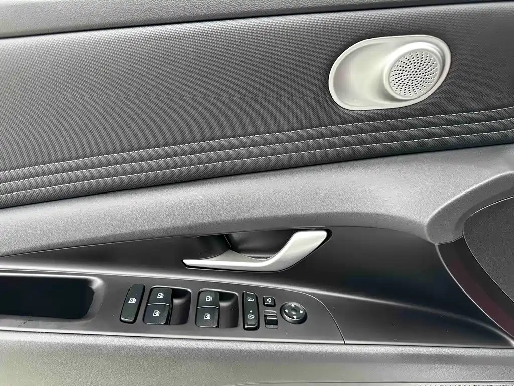 Hyundai Elantra 2023 — фото 13