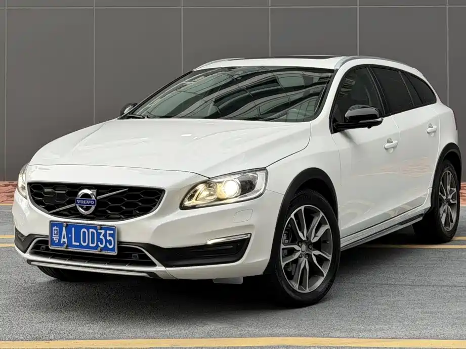 Volvo V60 2018 — фото 1