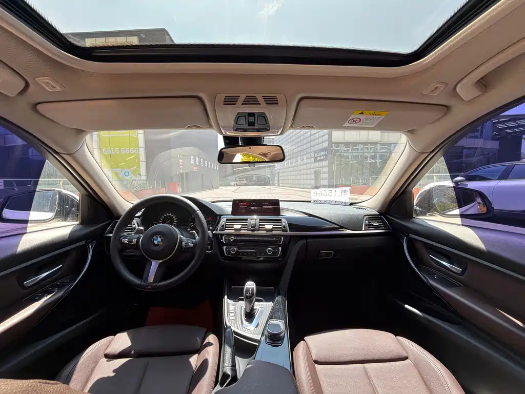 BMW 3 Series 2018 — фото 14