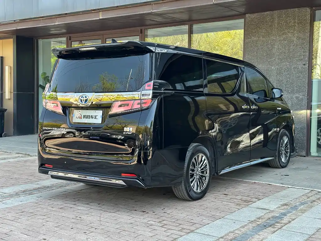 Toyota Vellfire 2022 — фото 8