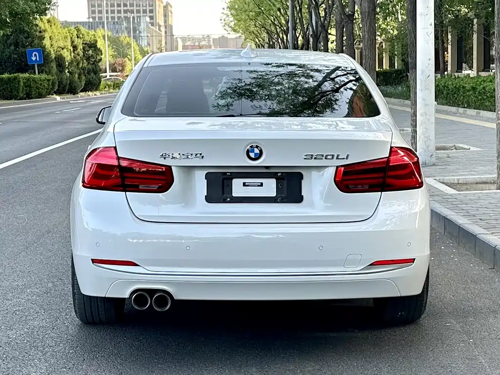 BMW 3 Series 2019 — фото 15