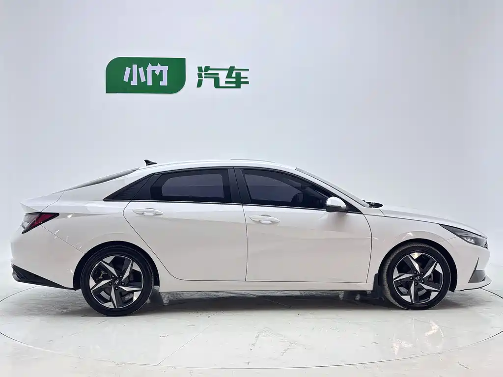 Hyundai Elantra 2022 — фото 7
