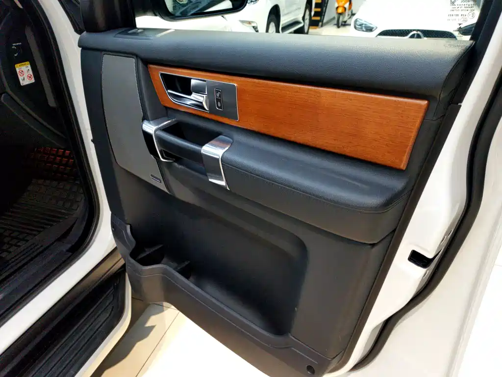 Land Rover Discovery 2013 — фото 14