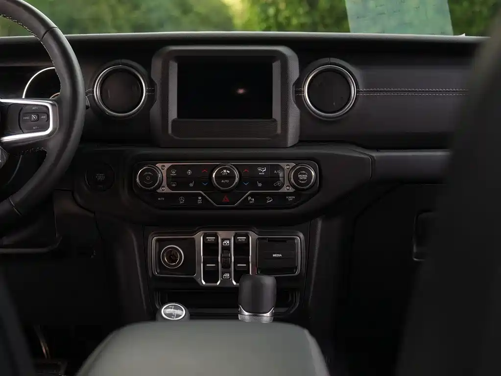 Jeep Wrangler 2018 — фото 9