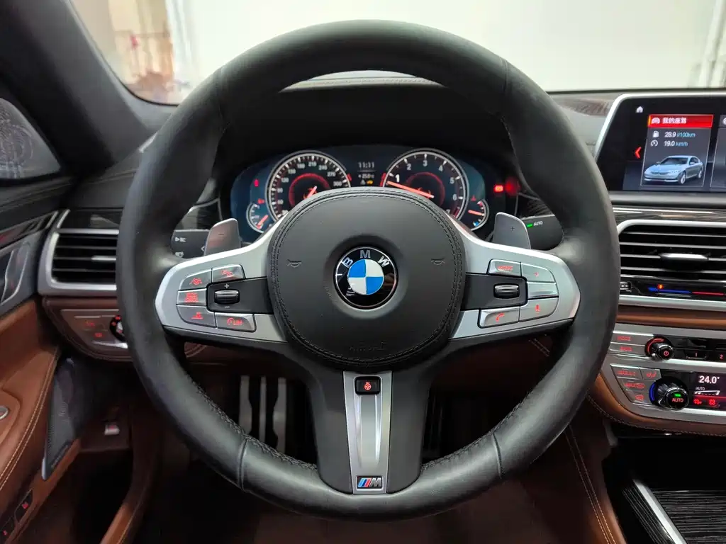 BMW 7 Series 2018 — фото 8