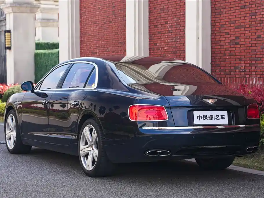 Bentley Flying Spur 2016 — фото 18