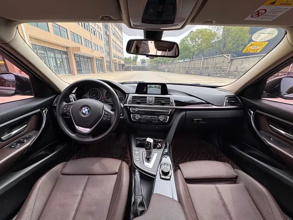 BMW 3 Series 2018 — фото 8
