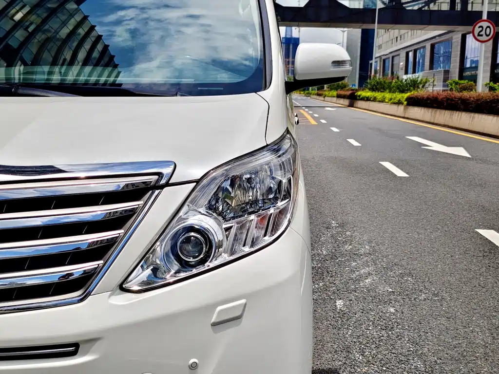 Toyota Alphard 2012 — фото 17