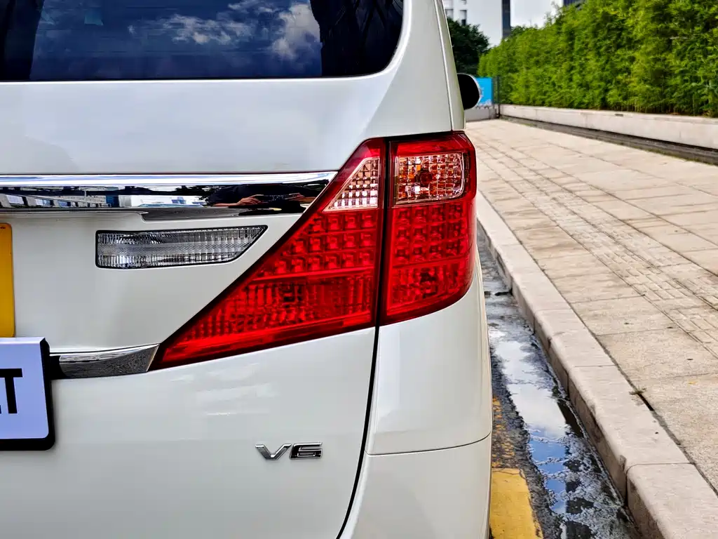 Toyota Alphard 2012 — фото 16