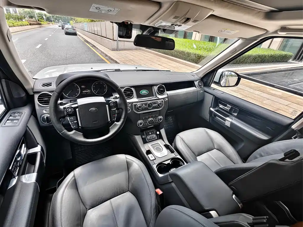 Land Rover Discovery 2014 — фото 21