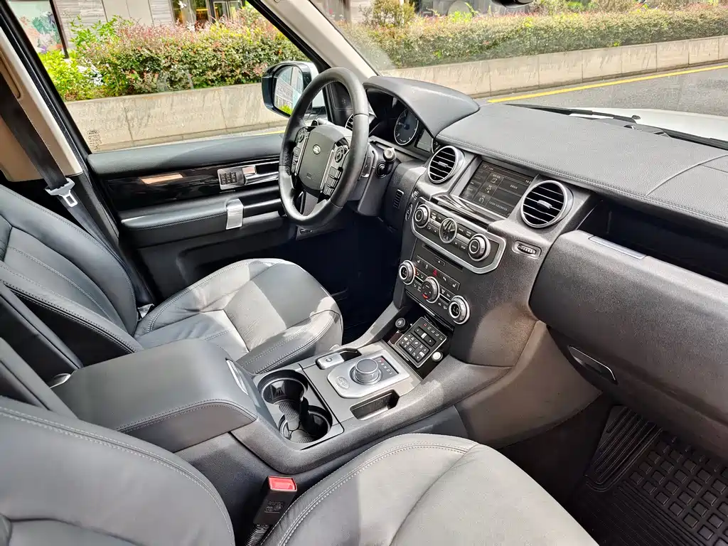 Land Rover Discovery 2014 — фото 23