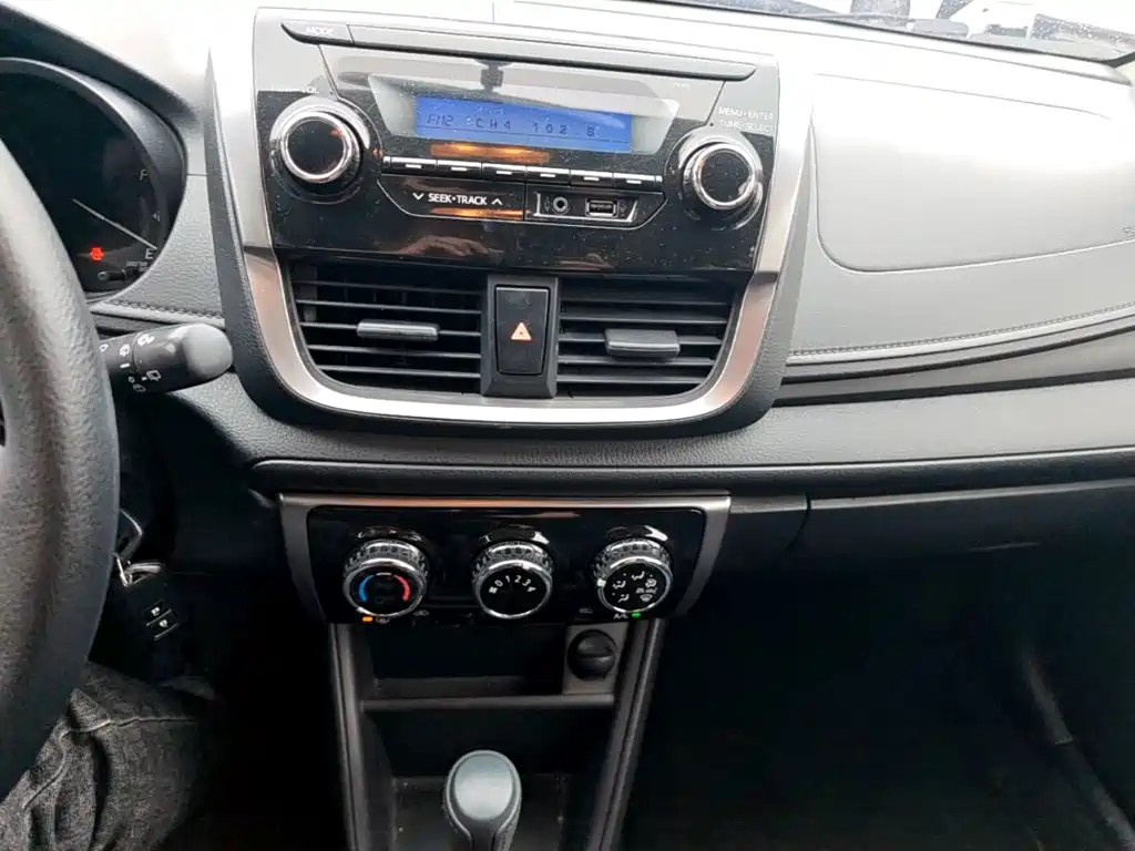 Toyota Yaris L 2018 — фото 20