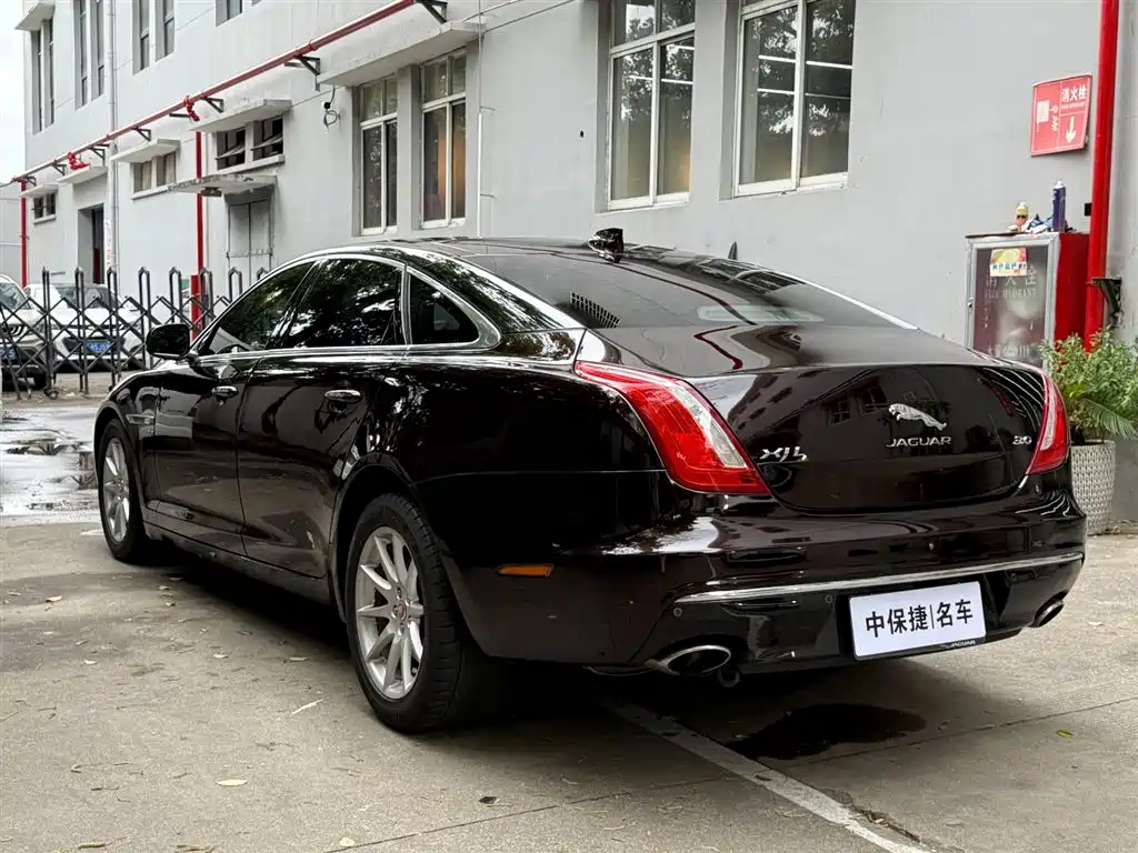 Jaguar XJ 2017 — фото 15