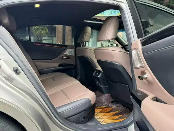 Lexus ES 2022