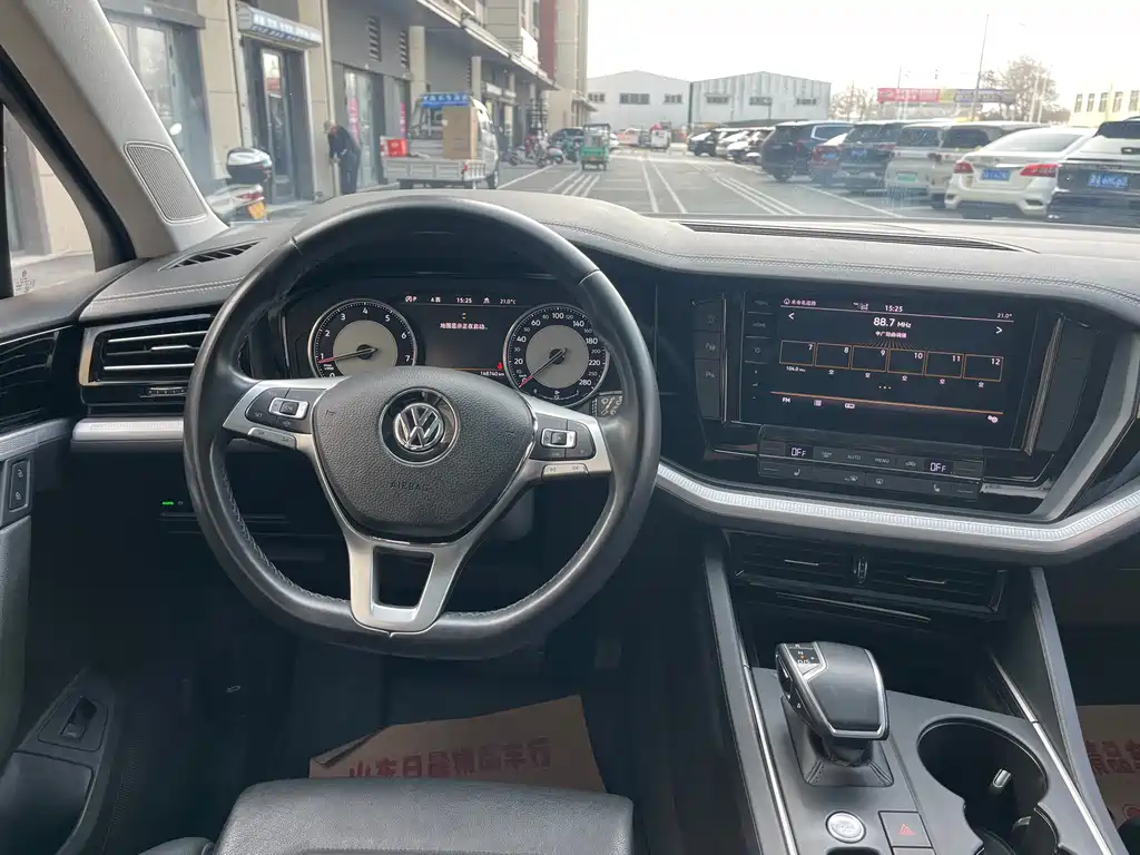 Volkswagen Touareg 2020 — фото 15