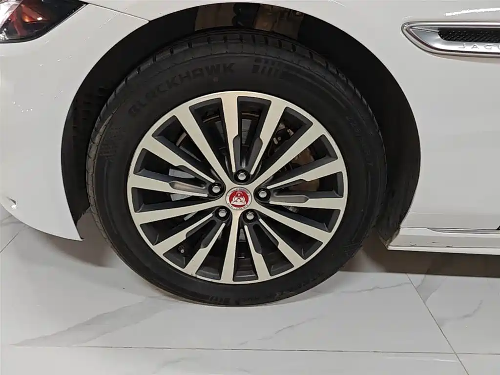 Jaguar XEL 2020 — фото 23