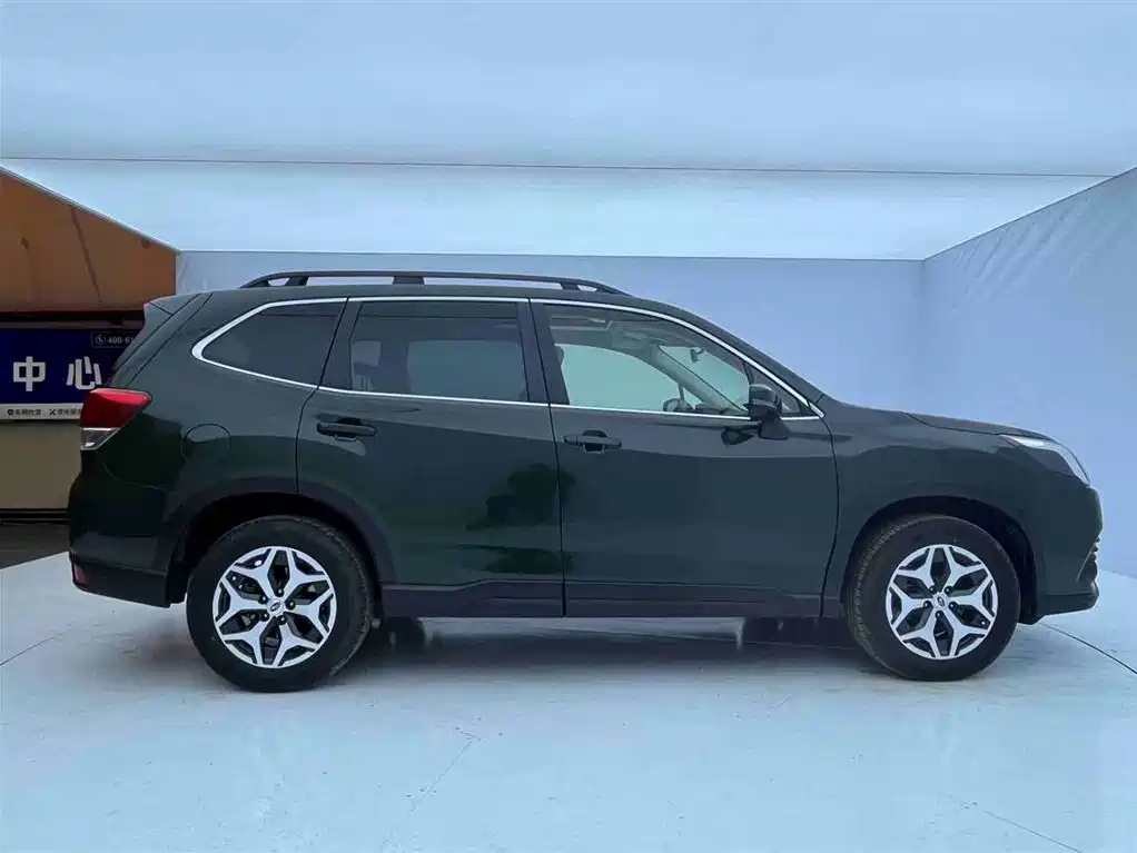 Subaru Forester 2023 — фото 9