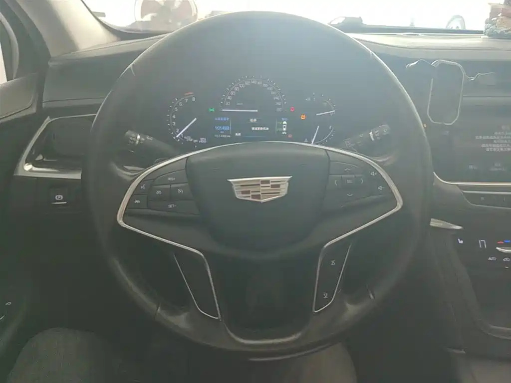 Cadillac XT5 2017 — фото 11