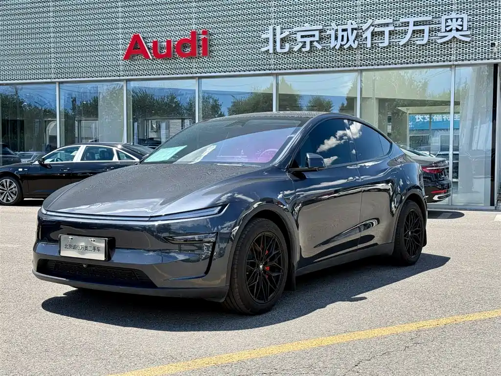 Tesla Model Y 2025
