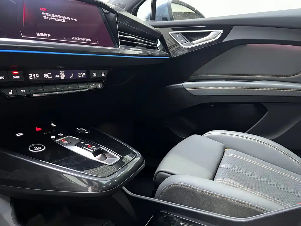 Audi Q4 e-tron 2025 — фото 10