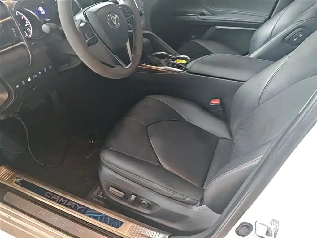 Toyota Camry 2019 — фото 15