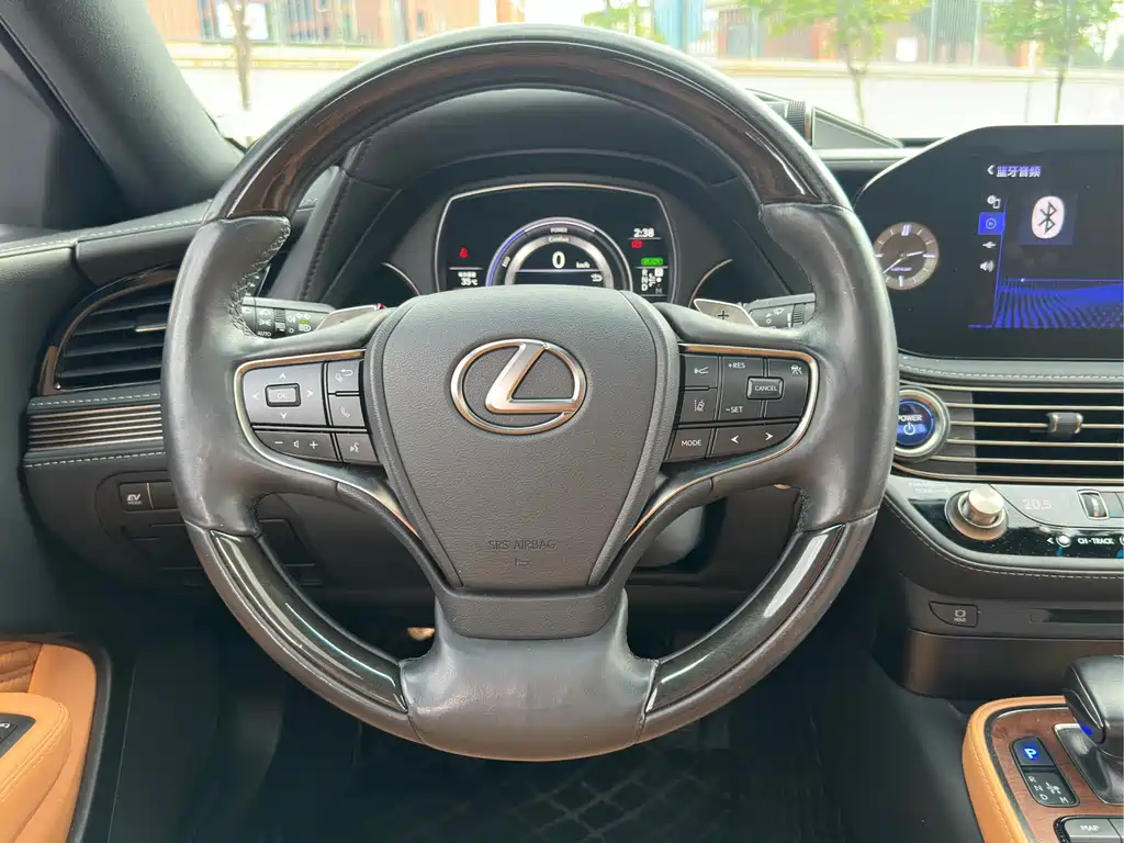 Lexus LS 2021 — фото 12