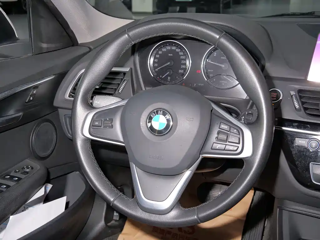 BMW 1 Series 2020 — фото 16