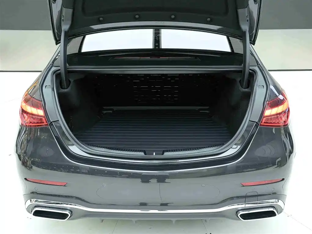 Mercedes-Benz C-Class 2025 — фото 18