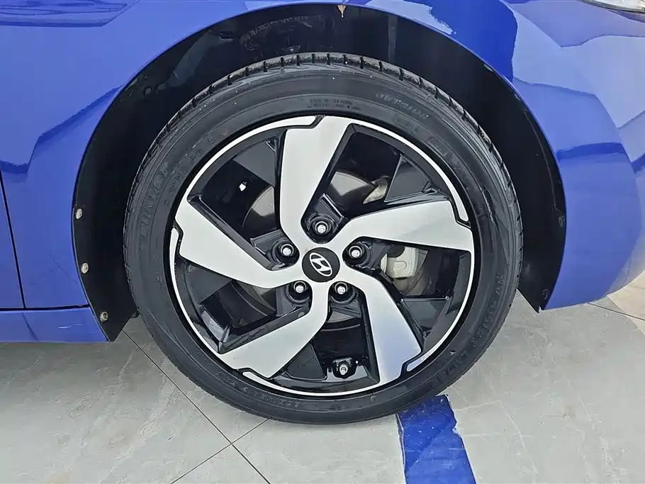 Hyundai Elantra 2020 — фото 6