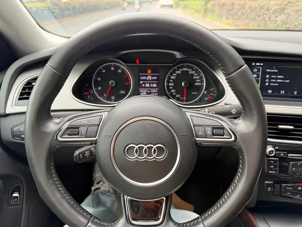 Audi A4L 2014 — фото 19