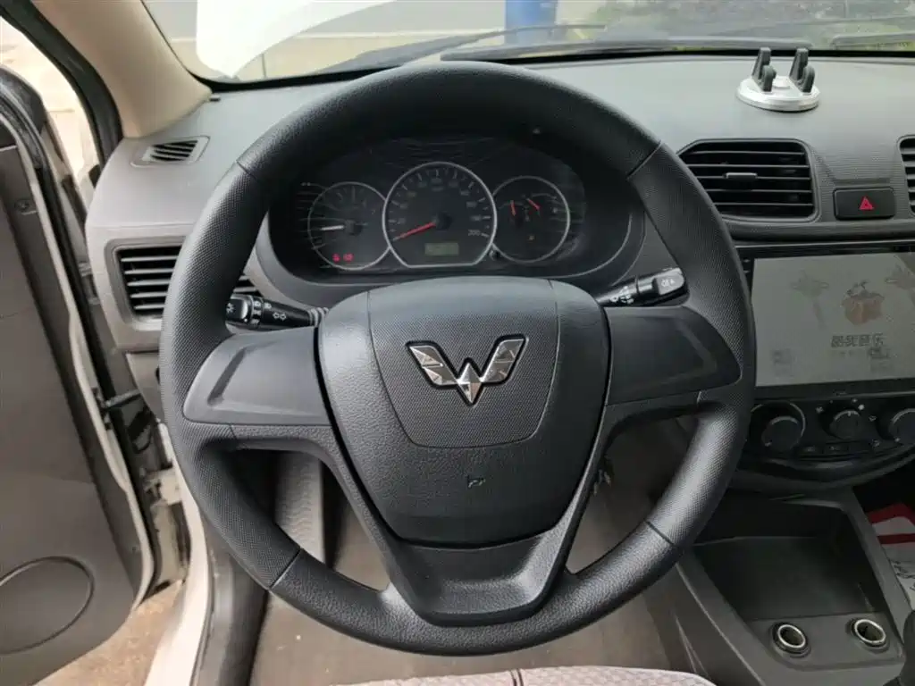 Wuling Hongguang 2018 — фото 11