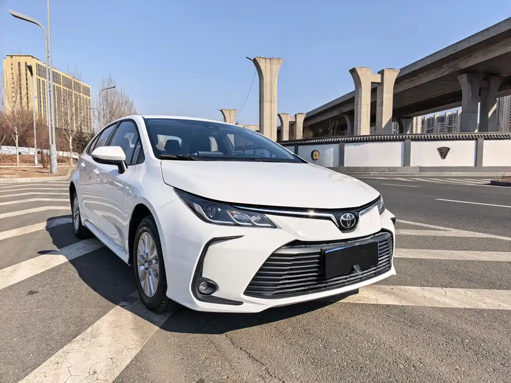 Toyota Corolla 2023 — фото 3