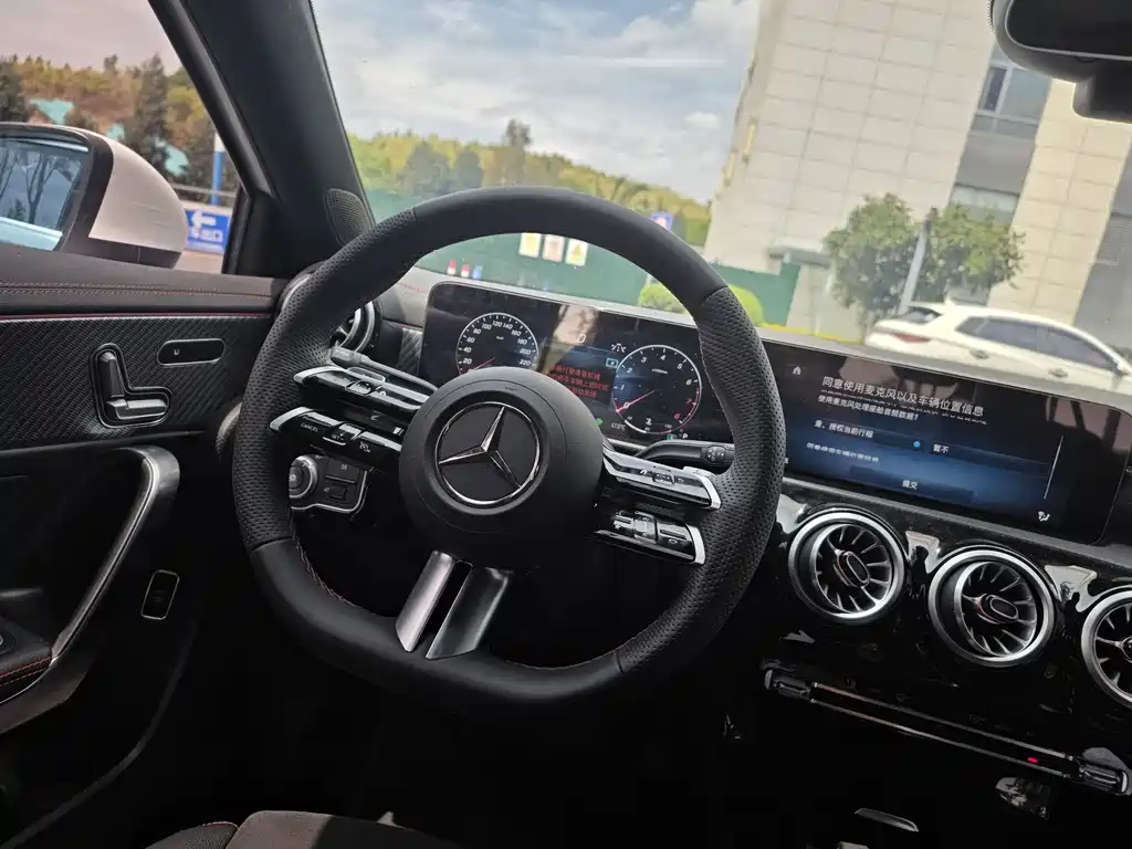 Mercedes-Benz A-Class 2024 — фото 11