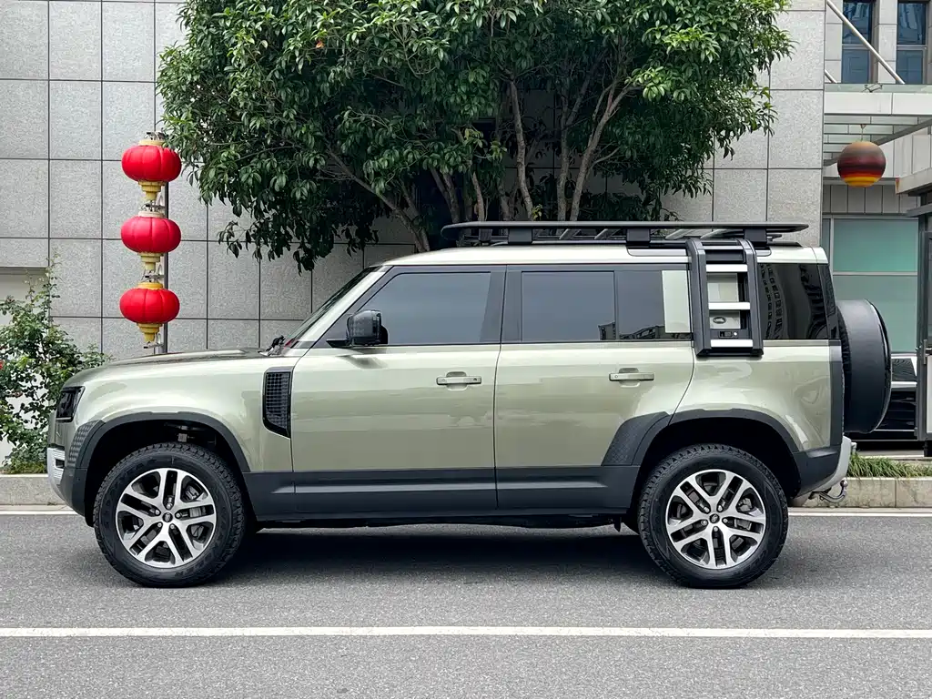 Land Rover Defender 2024 — фото 15