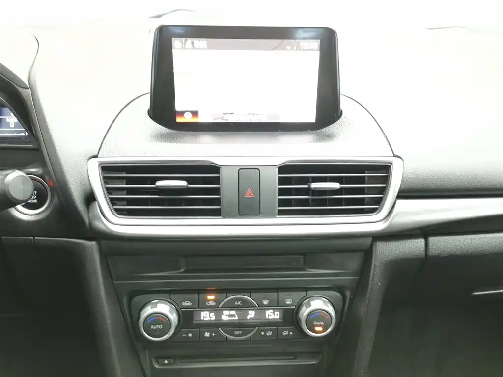 Mazda 3 Axela 2019 — фото 12