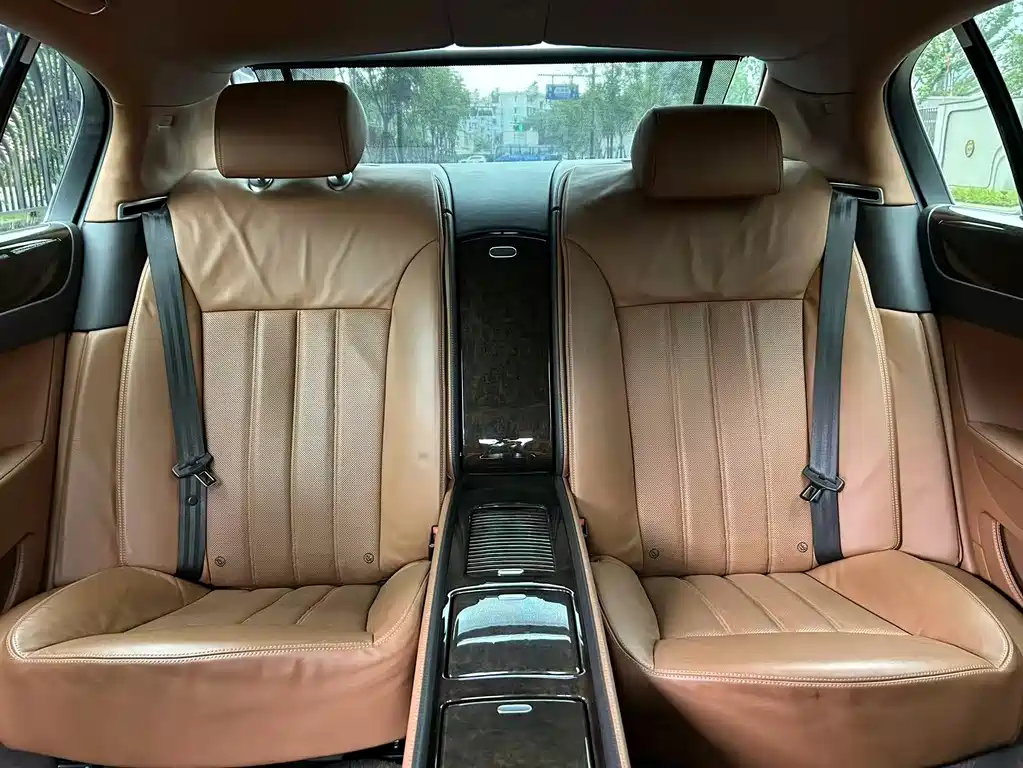 Bentley Flying Spur 2012 — фото 12