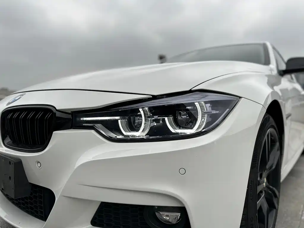 BMW 3 Series 2019 — фото 24