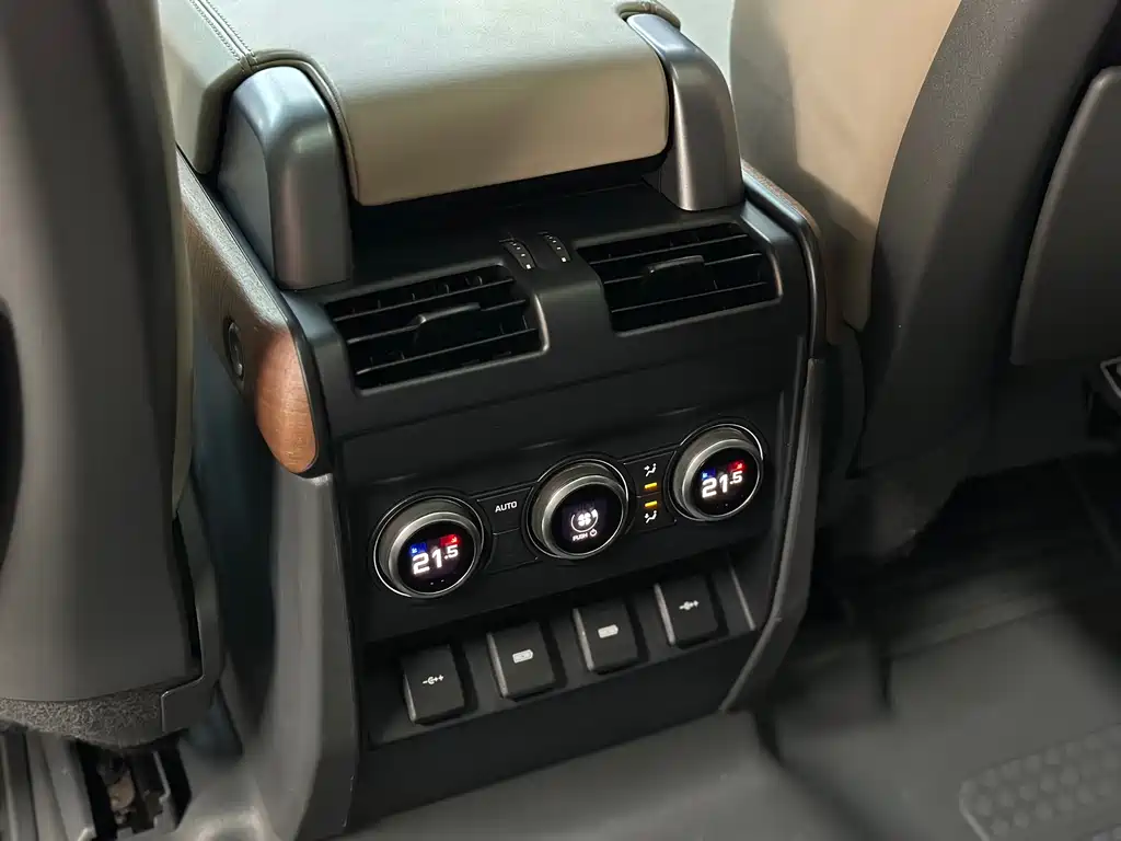 Land Rover Defender 2020 — фото 18