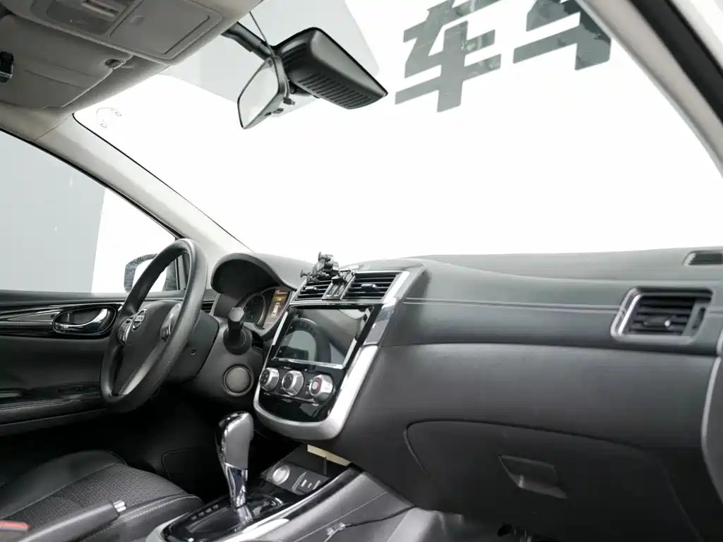 Nissan Tiida 2019 — фото 11