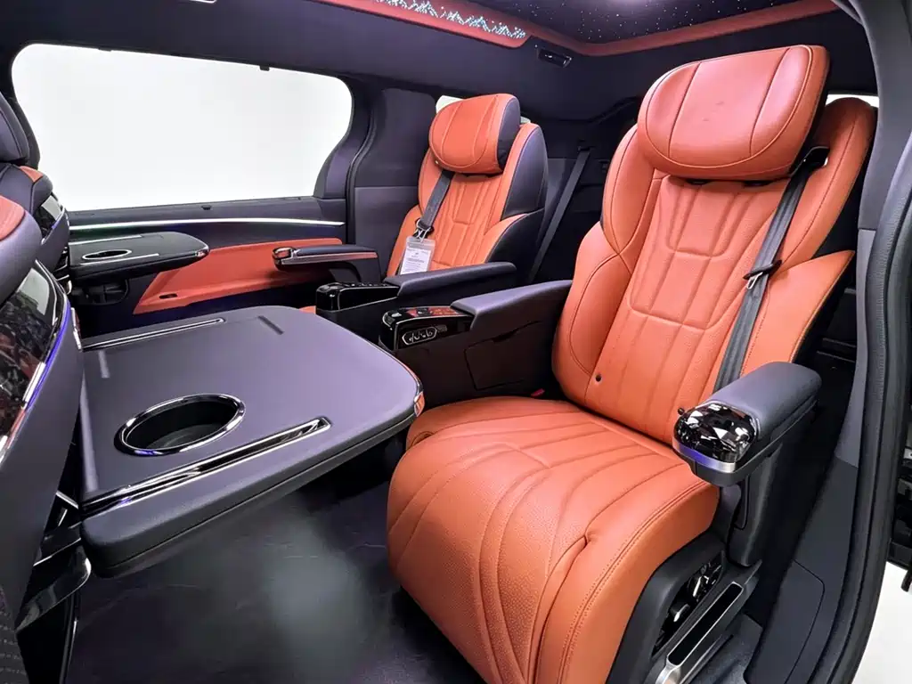 Toyota Granvia — фото 11